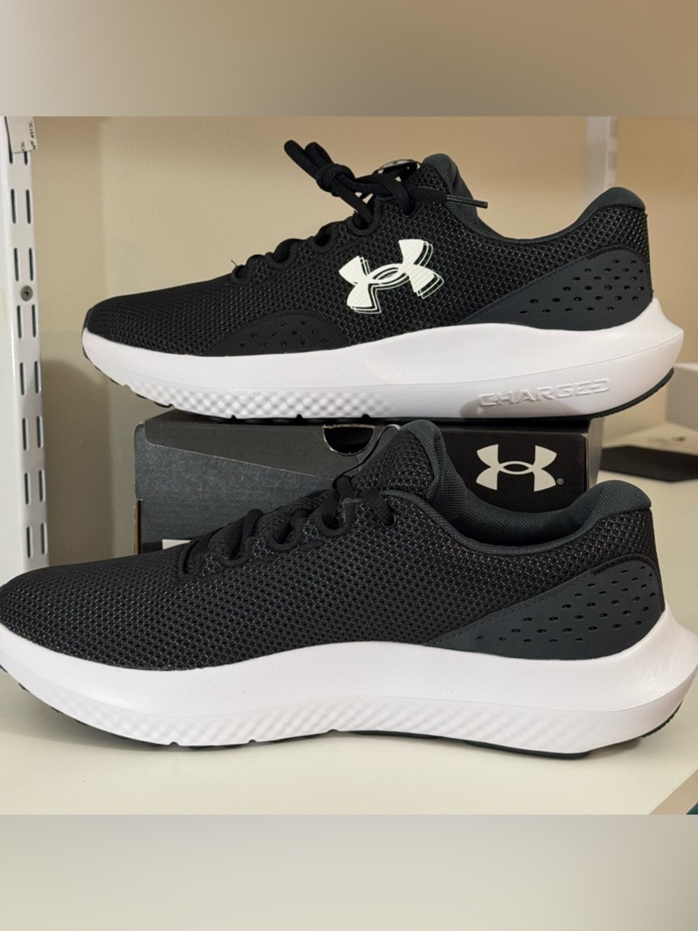 Under Armour Charged Surge 4 Men's Black Grey Running Shoes Size 12 - Picture 3 of 7